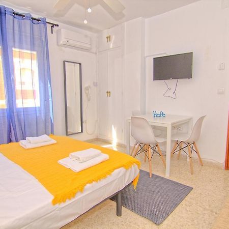 Low Cost Rooms Malaga River Exteriér fotografie