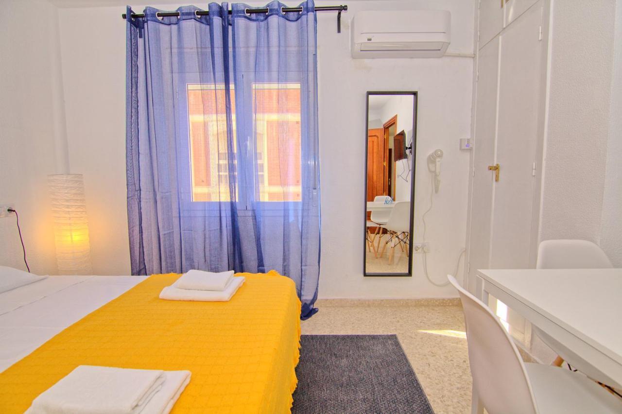Low Cost Rooms Malaga River Exteriér fotografie