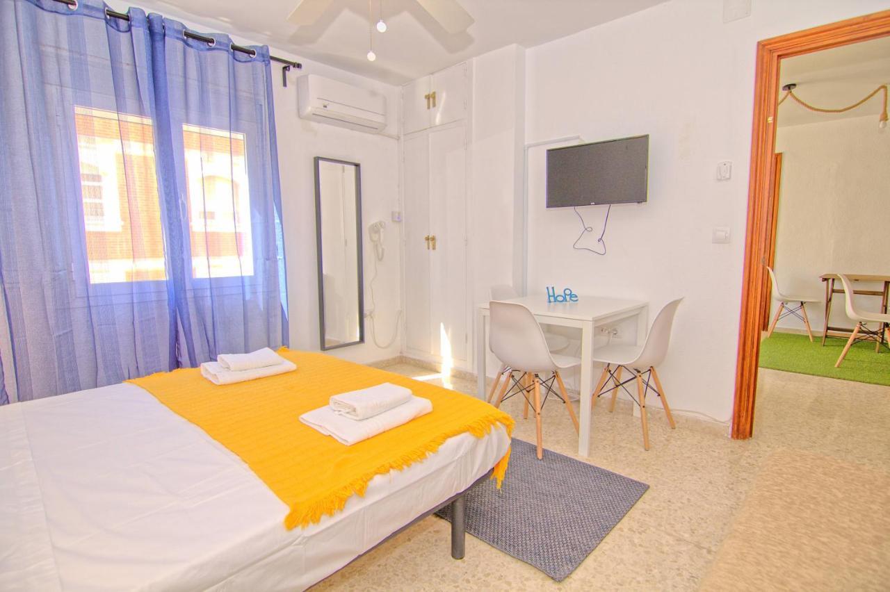 Low Cost Rooms Malaga River Exteriér fotografie